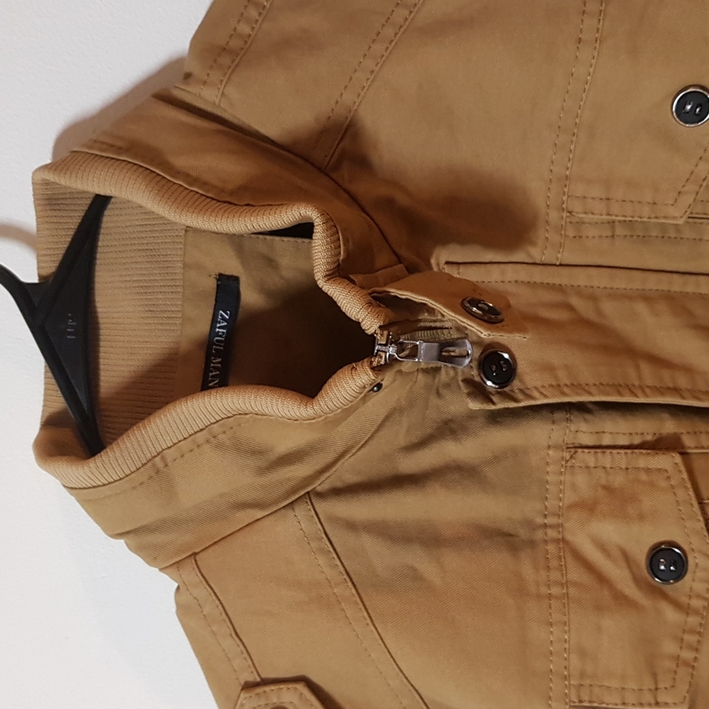 Jacket caramel color size large (but fits small, so I consider MEDIUM size). - Picture 2 of 3